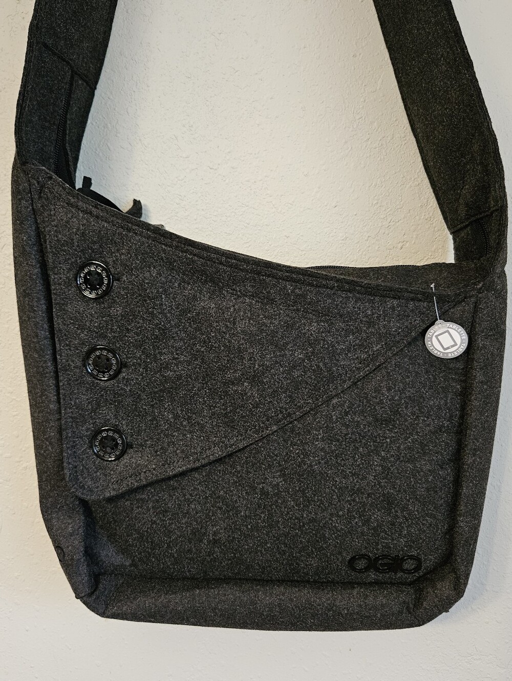 Ogio NWT Brooklyn Dark Gray Felt Tablet Shoulder/Crossbody Bag